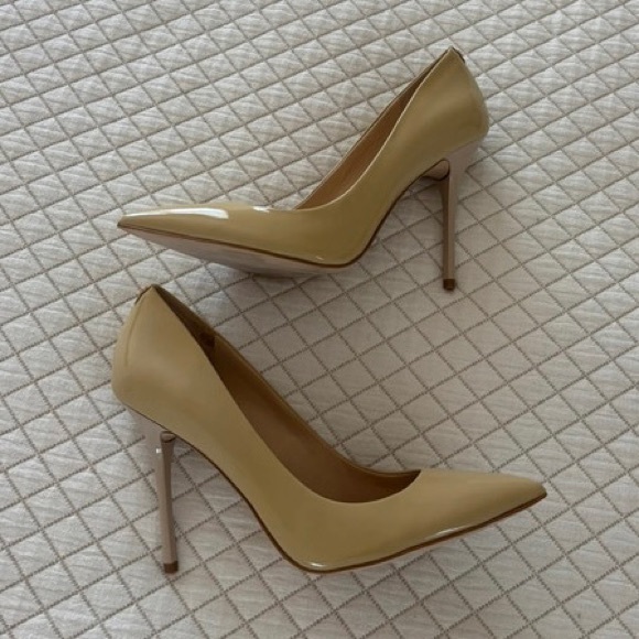 Guess Beige Patent Heels - Picture 1 of 4